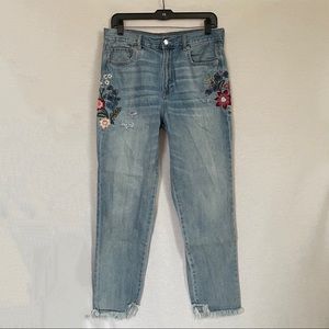 AE MOM JEANS LIGHT WASH FLORAL EMBROIDERY Sz 10R